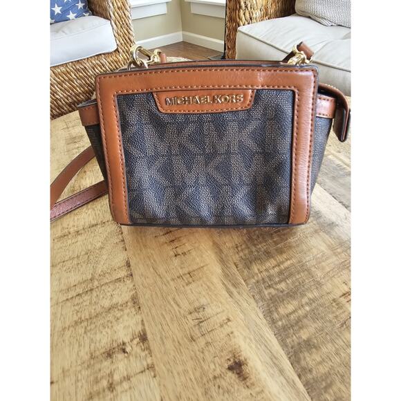 Michael Michael Kors Selma Mini Messenger Leather Crossbody Bag - Picture 9 of 16